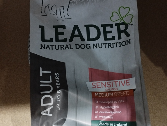 Croquettes REDMILLS au saumon hypo allergéniques chien avec problèmes de peau et grattage redmills leader